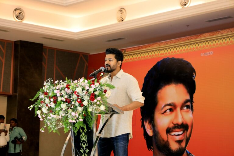 அரசியலுக்குள் நுழையும் விஜய்