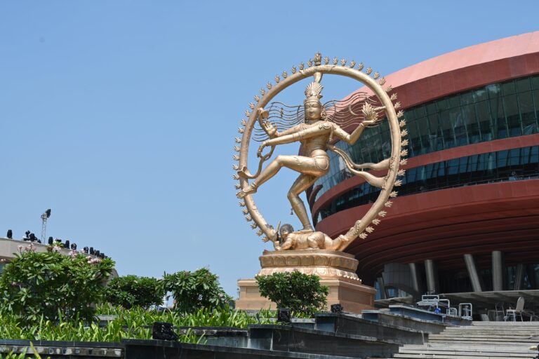 ஜி20 மாநாட்டு அரங்கத்தின் முகப்பில் உலகிலேயே மிகப்பெரிய நடராஜர் சிலை